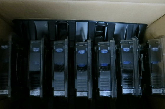 005048990 Emc Vmax Hard Drives Penyimpanan Disk 300GB 15K 4G 528 BPS 3.5 FC